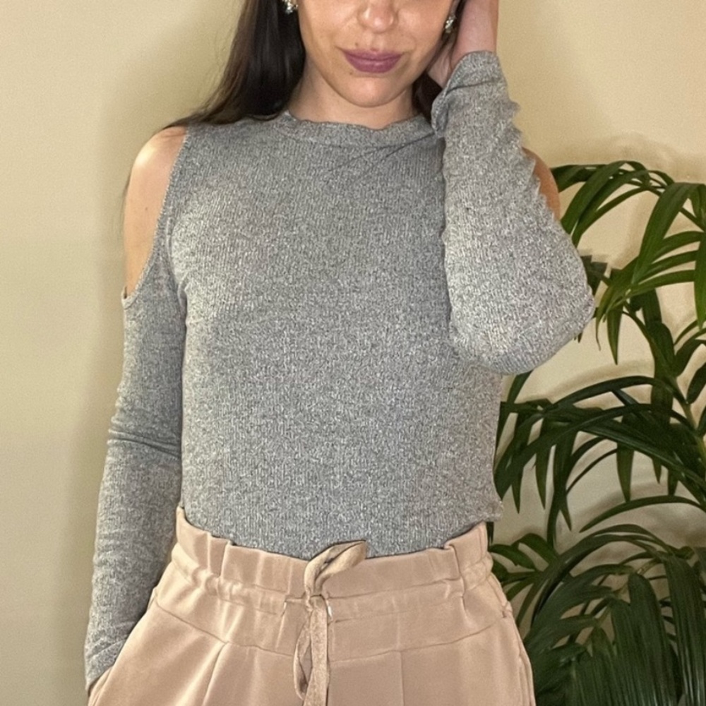 SANS SOUCI ➰ Open Shoulder Long-Sleeve Top
